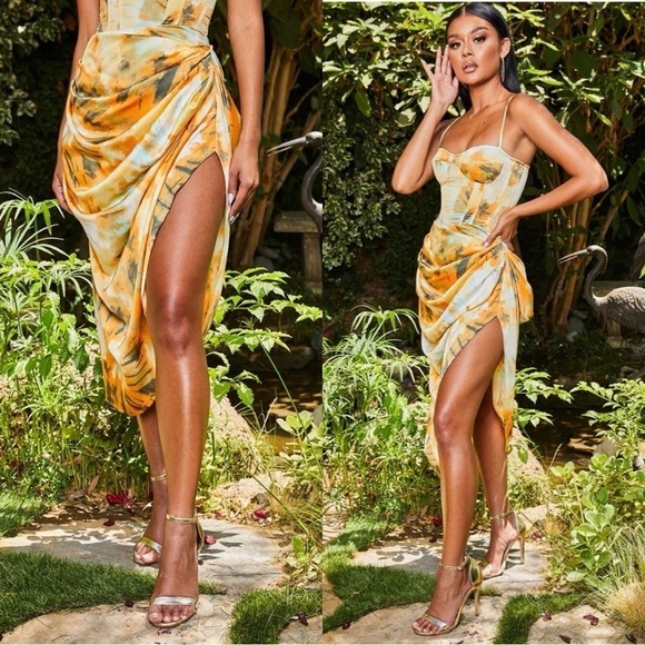 NWT PRETTYLITTLETHING Orange Tie Dye Ruched Side Mini Skirt Sz 4 - Picture 1 of 6